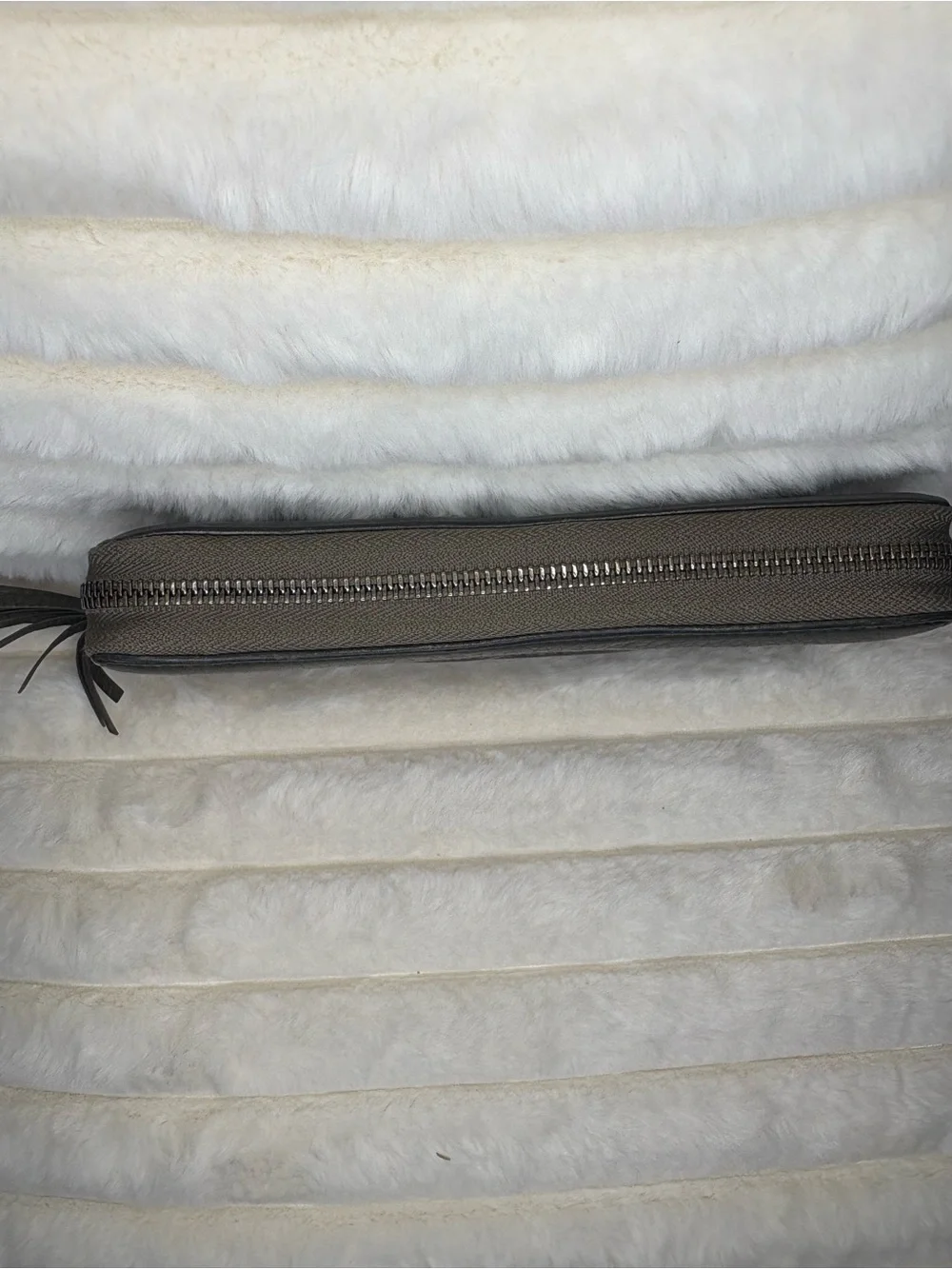 Authentic Gucci Soho Metallic Gunmetal Zip Around Wallet GG Tassel Full Set - Picture 4 of 15